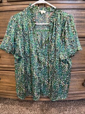 eesome Green Multi-Color Printed V-Neck Blouse